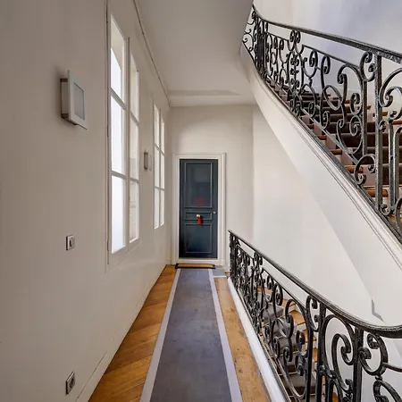 Small Luxurious In The Heart Of Saint Germain Paříž