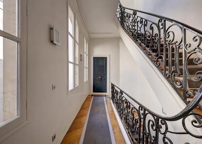 Small Luxurious In The Heart Of Saint Germain Parijs