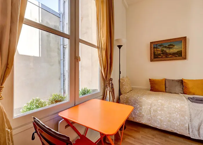 Small Luxurious In The Heart Of Saint Germain